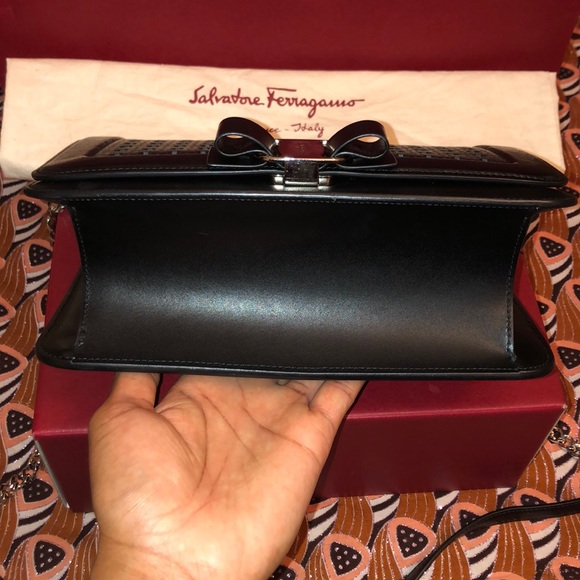Salvatore Ferragamo Vara Shoulder Bag - Picture 4 of 8